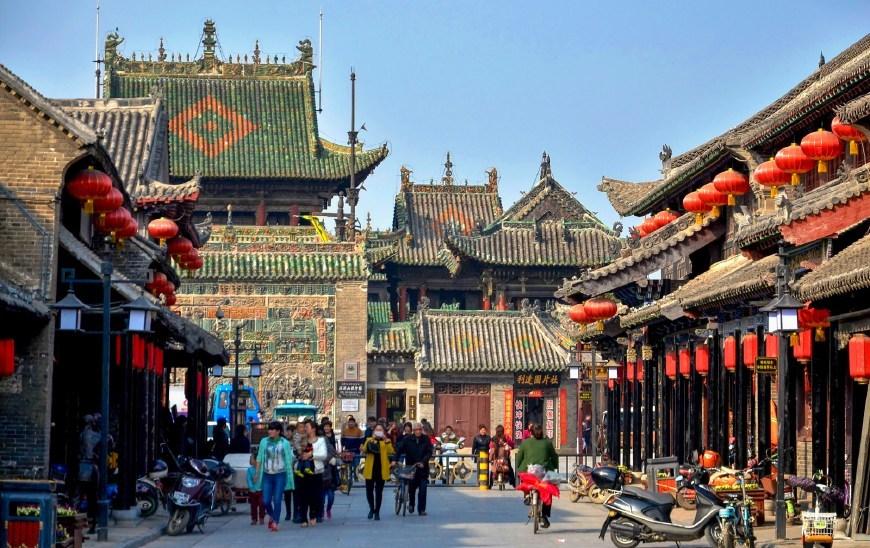 游客欢乐背后,一群人在默默守护